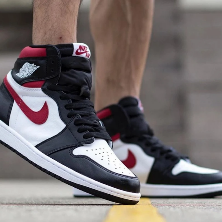 Giày Nike Air Jordan 1 Retro High 'Black Gym Red' - Ảnh 3